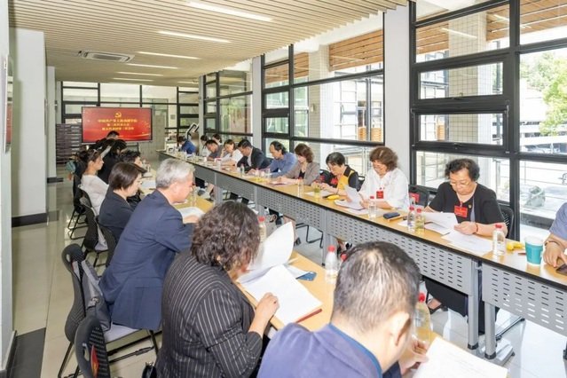 出席会议的代表163人
